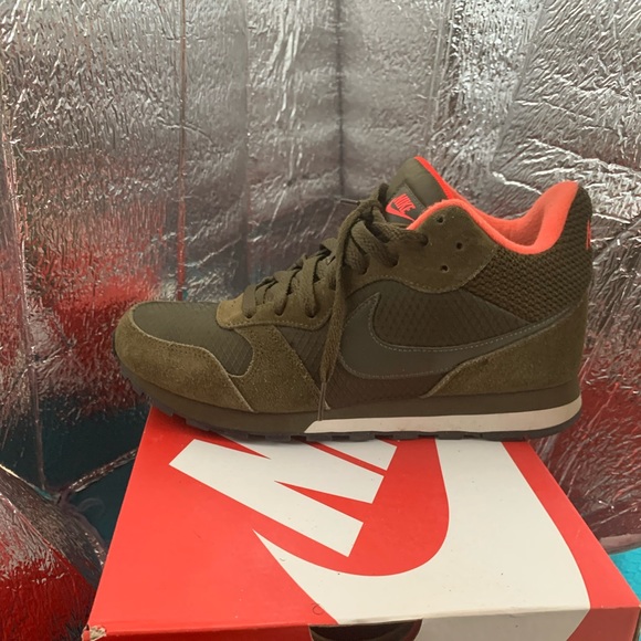 Nike Shoes - Nike women’s MD Runner 2 Mid sz 8.5